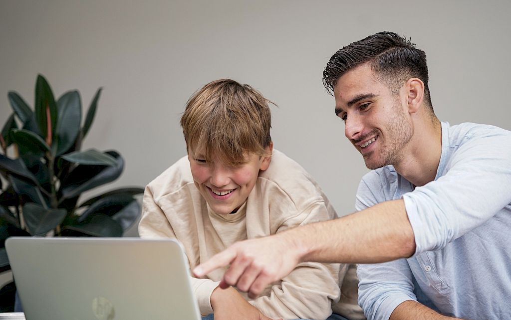 Elev oplever succesoplevelser i fysik og kemi med sin mentor