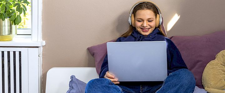 Elev får online privatundervisning af mentor