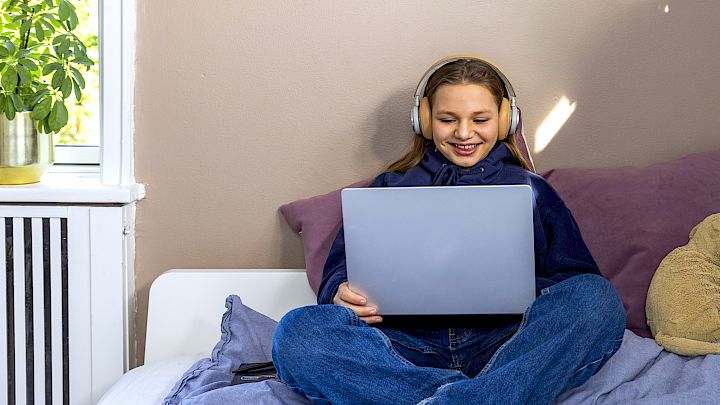 Elev får online privatundervisning af mentor