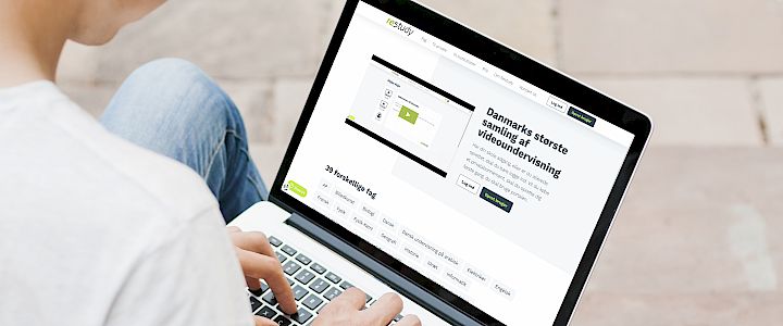 Elev finder faglige historievideoer på Restudy