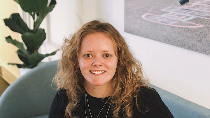 Mød mentor Karoline, der holder sin viden ved lige