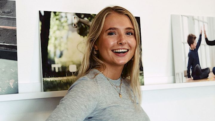 Mød mentor Julie, der hjælper med lektiehjælp
