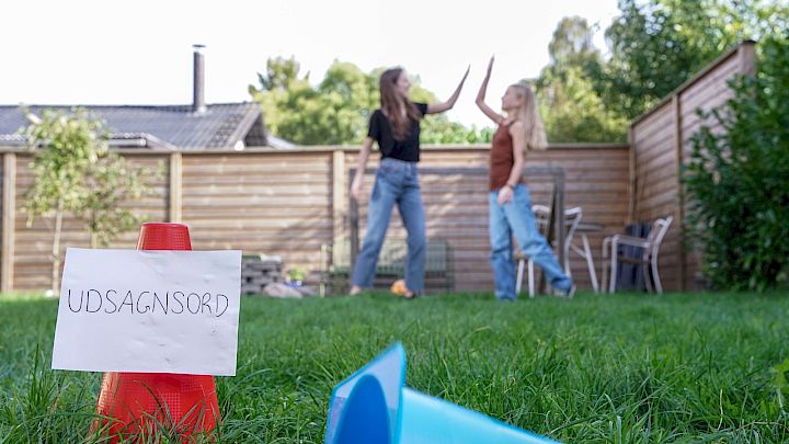 Mentor og elev inddrager bevægelse og leg i undervisningen