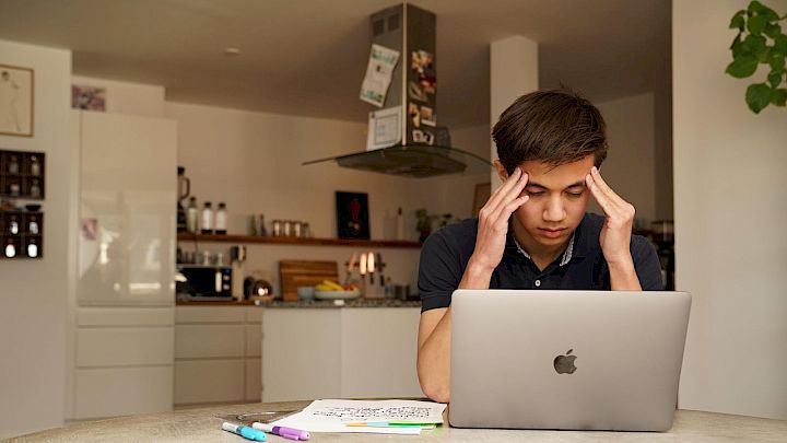 Elev fokuserer på eksamenslæsning i slutspurten