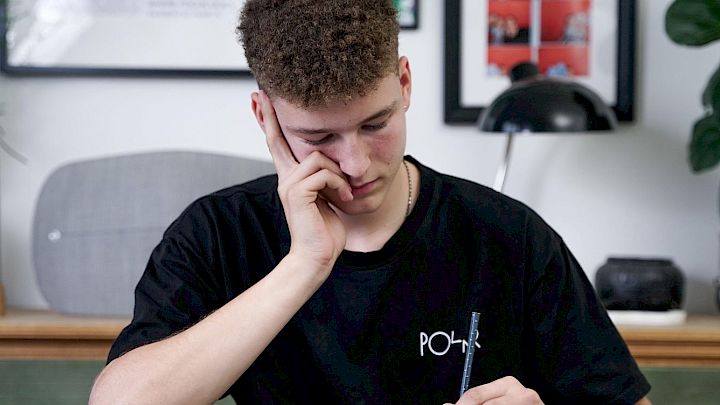 Gymnasieelev har svært ved lektierne
