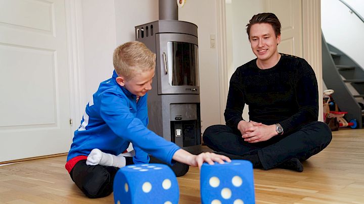 Mentor og elev styrker faglighed gennem læring med store terninger