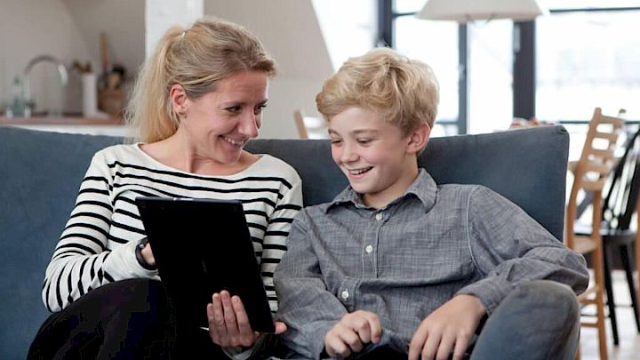 Mor og søn planlægger at få en mentor