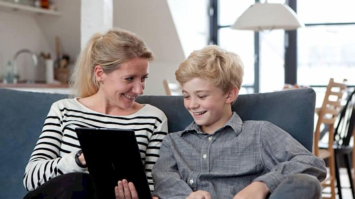Mor og søn planlægger at få en mentor