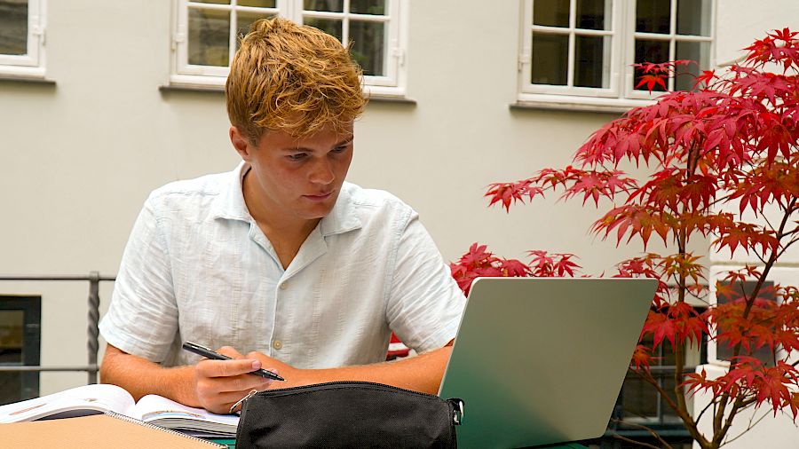 Gymnasieelev får online undervisning