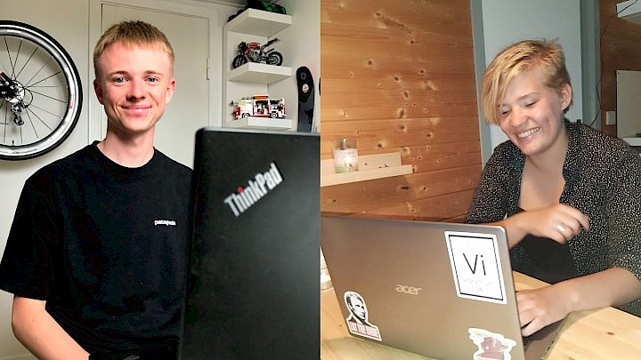 Freja og mentor foran deres computere