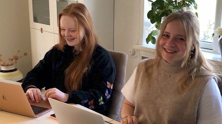 Nanna får mentorhjælp af Sofie