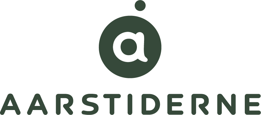 Aarstiderne Logo Grønt CMYK A4 DARK KALE 1