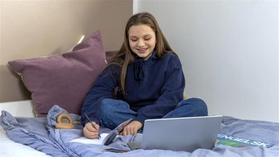 Udskoling pige online værelse
